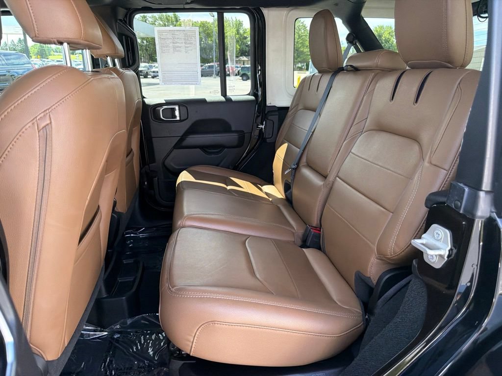 Used 2023 Jeep Wrangler Unlimited Sahara AWD/4WD image 13