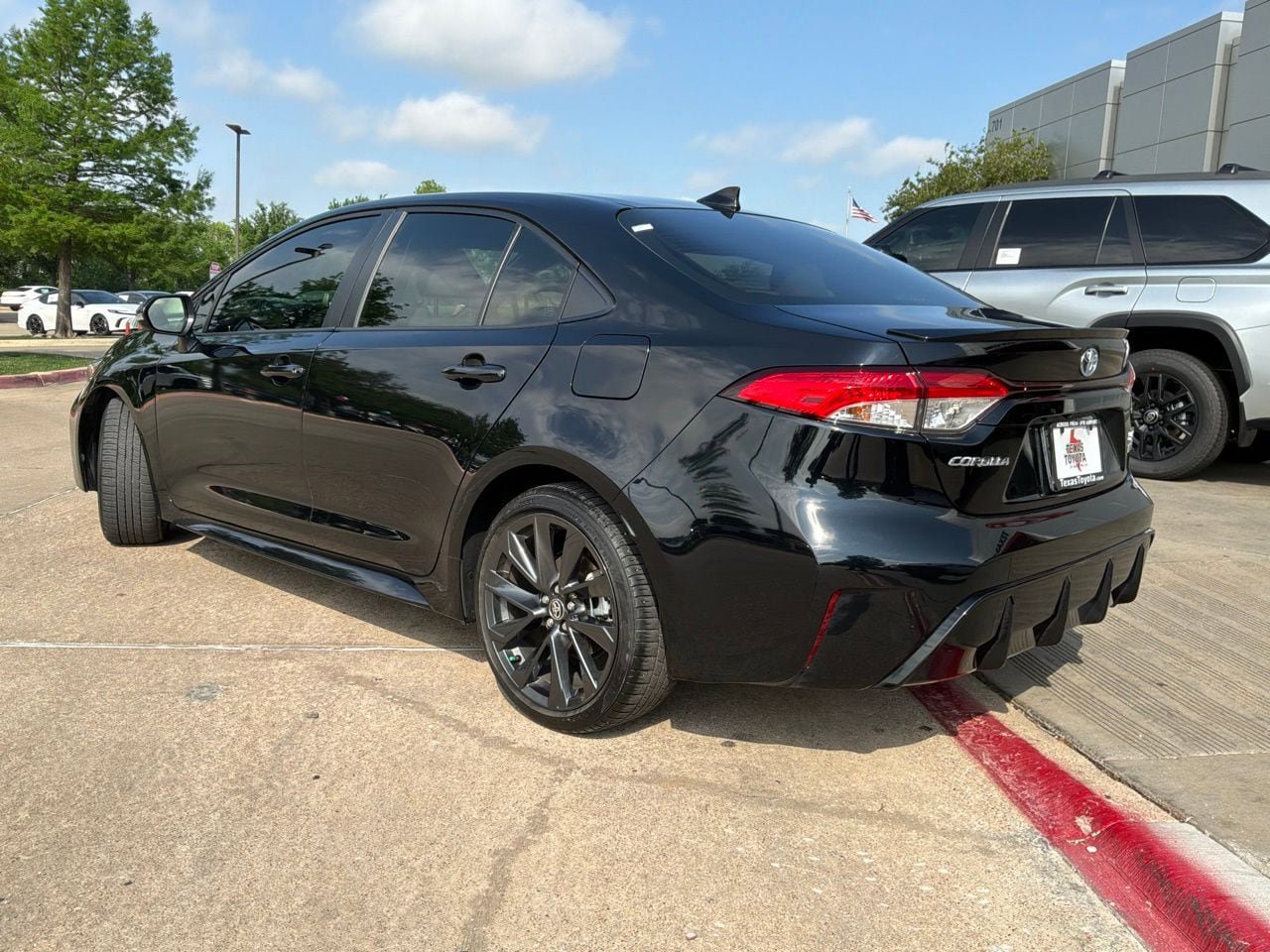 Used 2024 Toyota Corolla SE w/ SE Package image 8