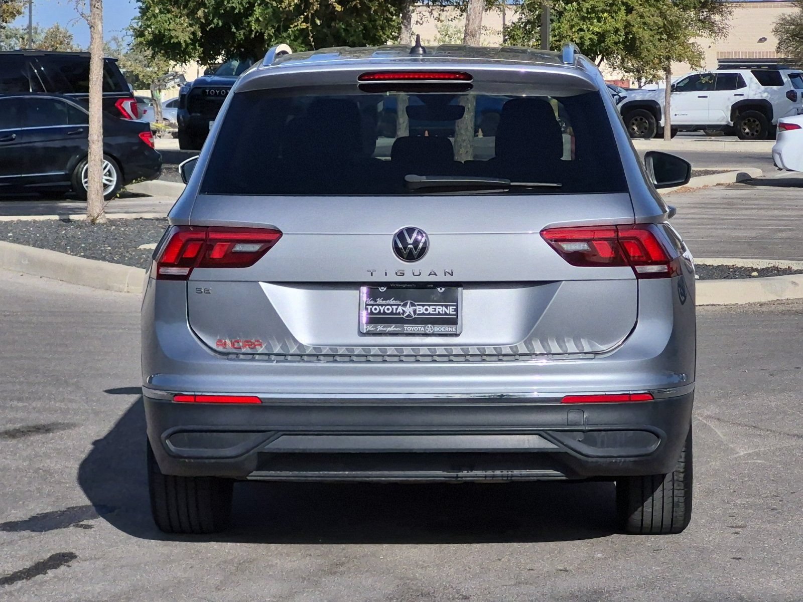 Used 2022 Volkswagen Tiguan SE FWD image 4