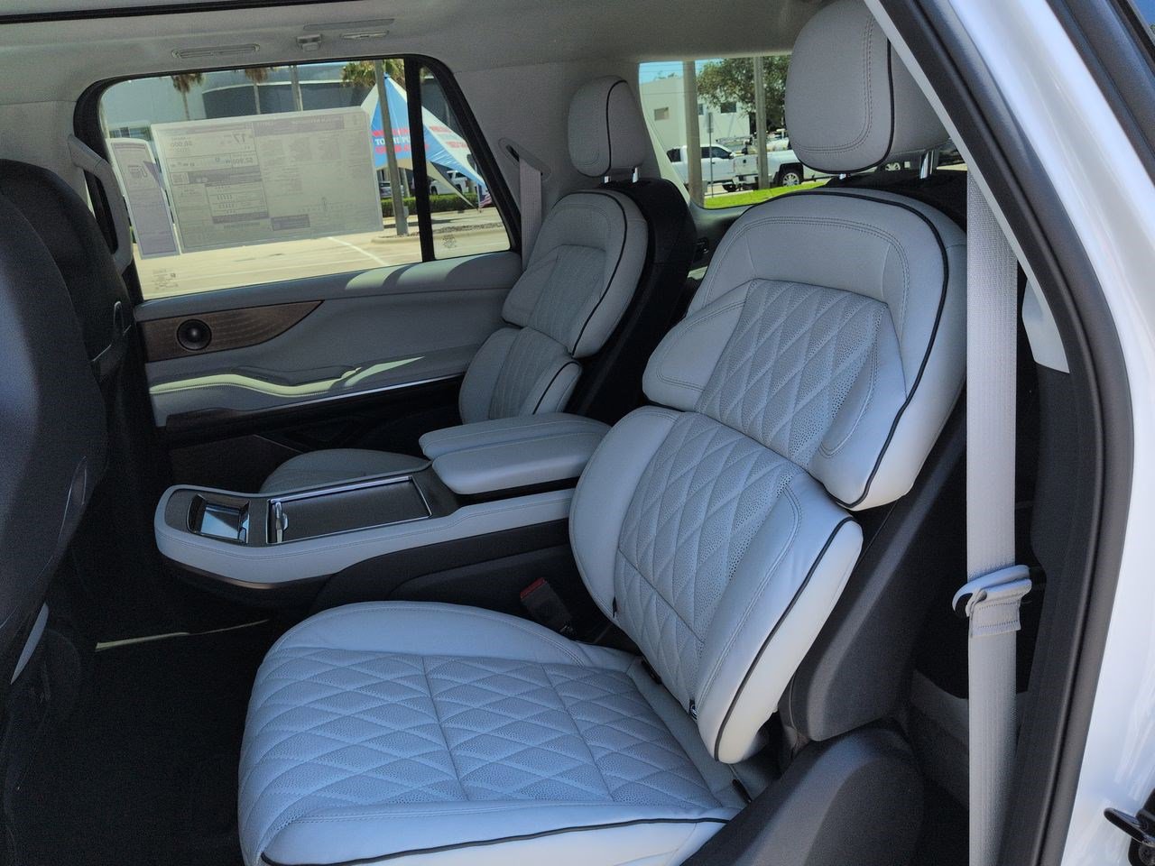 New 2026 Lincoln Navigator L Black Label AWD/4WD image 14