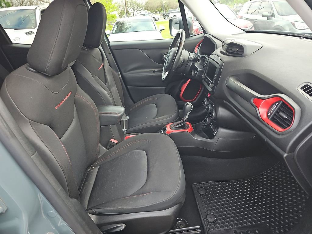 Used 2016 Jeep Renegade Trailhawk image 15