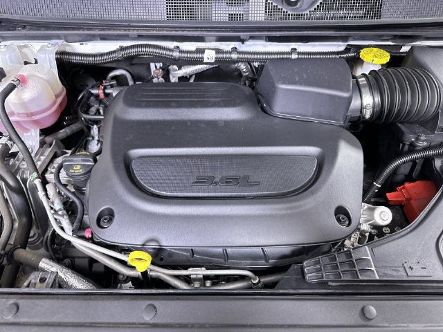 Used 2025 Chrysler Voyager LX FWD image 31