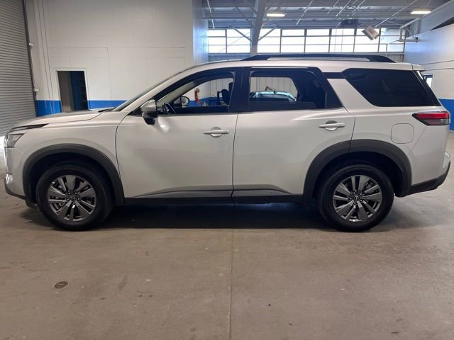 Used 2024 Nissan Pathfinder SV image 6