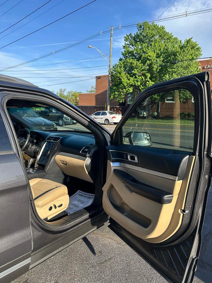 Used 2016 Ford Explorer XLT w/ Equipment Group 202A AWD/4WD image 22