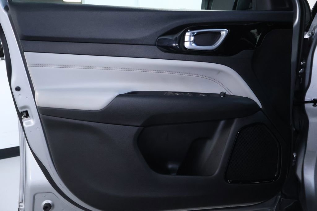 Used 2022 Jeep Compass Limited image 13