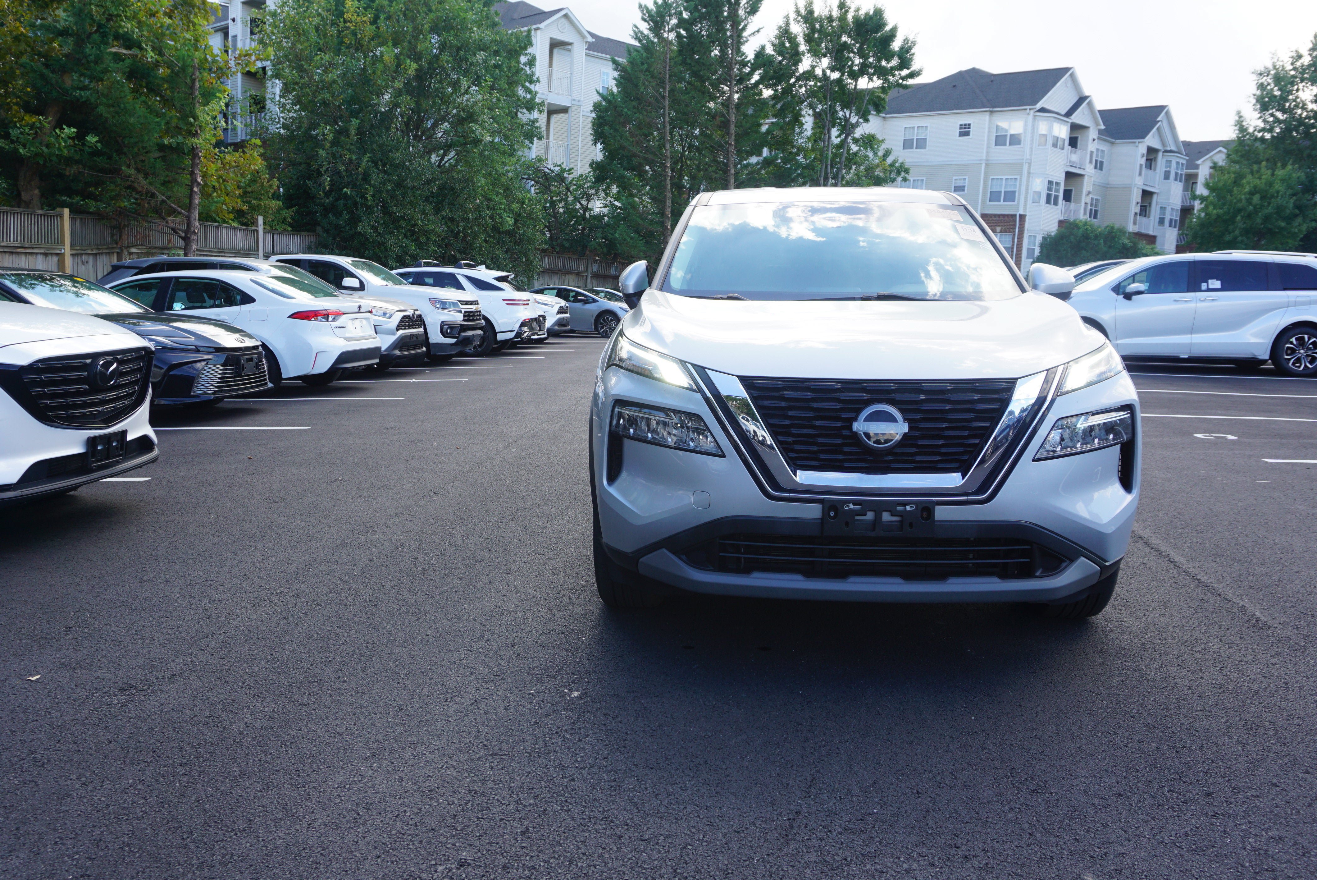 Used 2023 Nissan Rogue SV AWD/4WD image 2