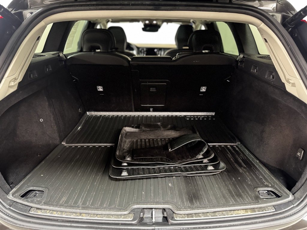 Used 2021 Volvo V60 T5 Cross Country w/ Protection Package image 8