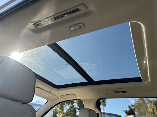 Used 2021 GMC Yukon XL Denali w/ Denali Premium Package image 18