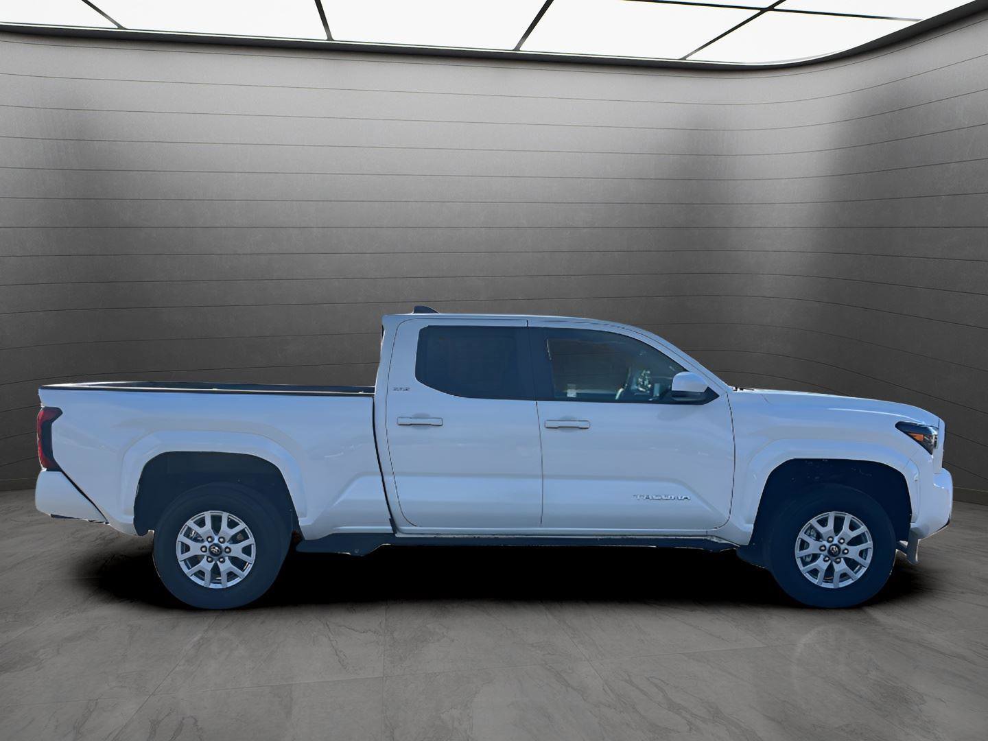 Used 2025 Toyota Tacoma SR5 image 2