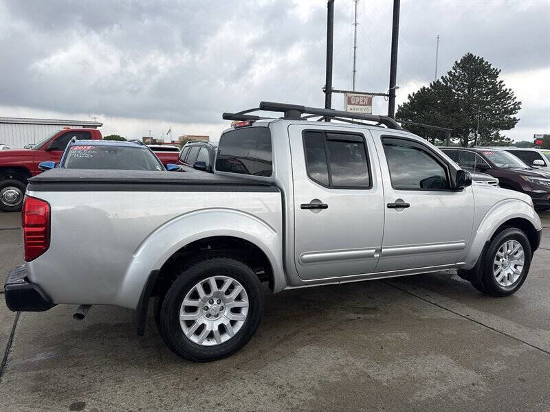 Used 2010 Nissan Frontier LE w/ LE Value Truck Pkg AWD/4WD image 8