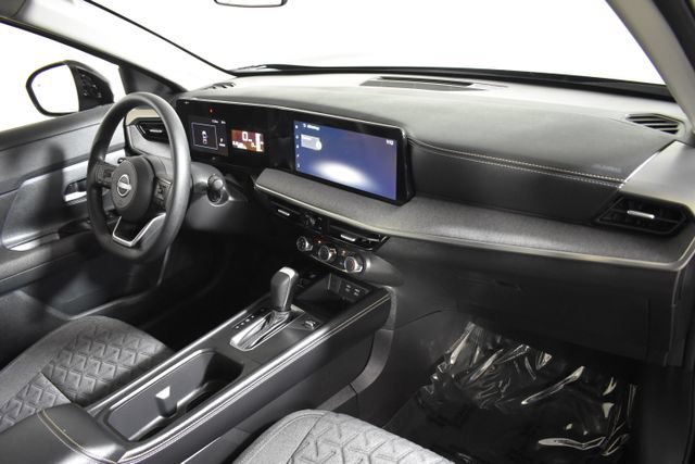 Certified 2025 Nissan Kicks SV AWD/4WD image 32