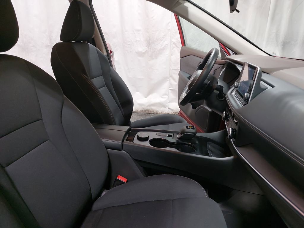 Used 2023 Nissan Rogue S image 10