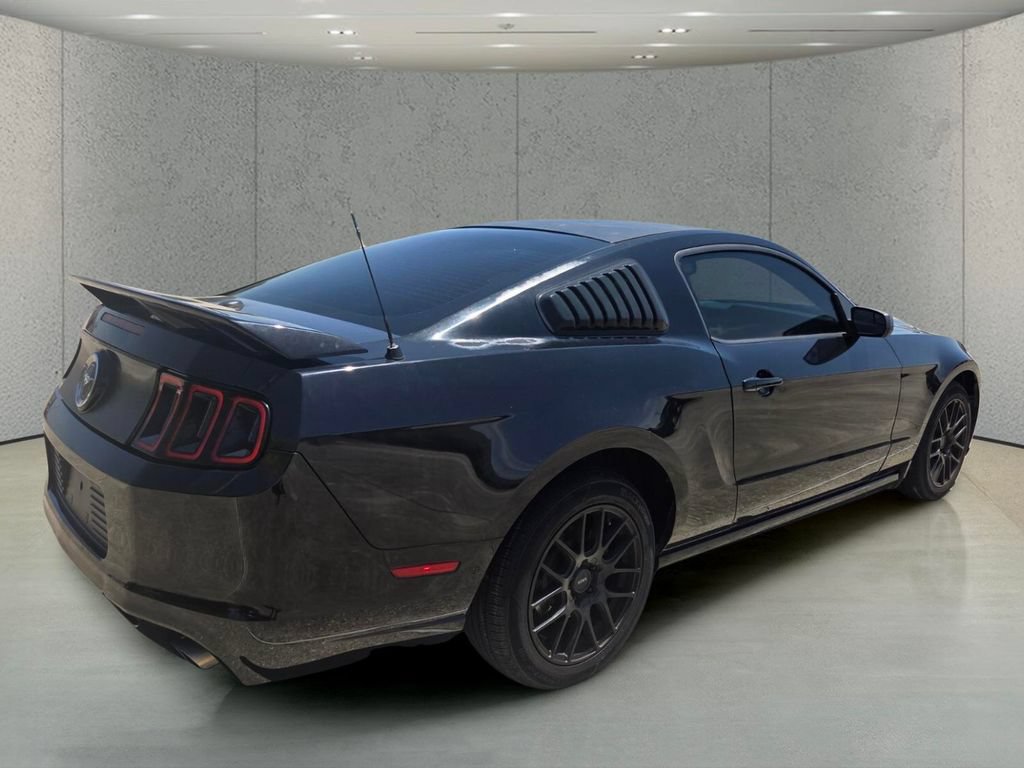 Used 2014 Ford Mustang Premium RWD image 5