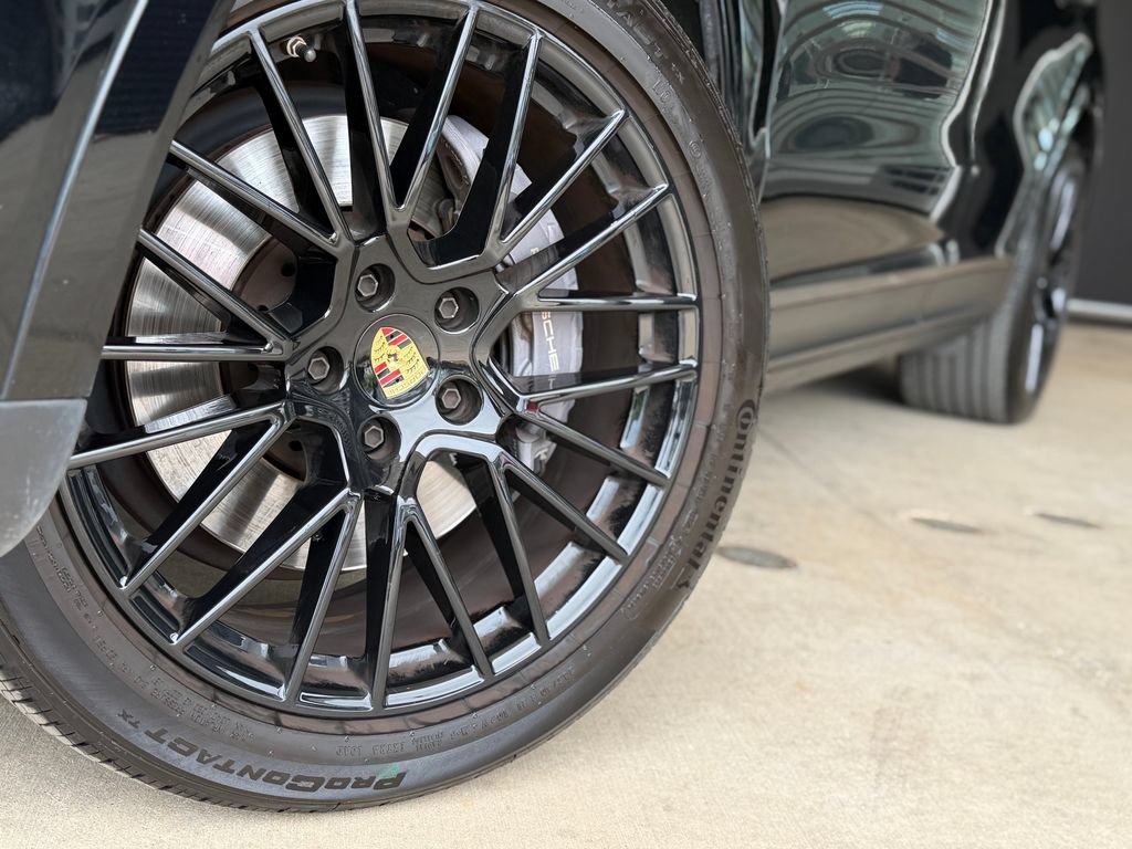 Certified 2023 Porsche Cayenne AWD/4WD image 6