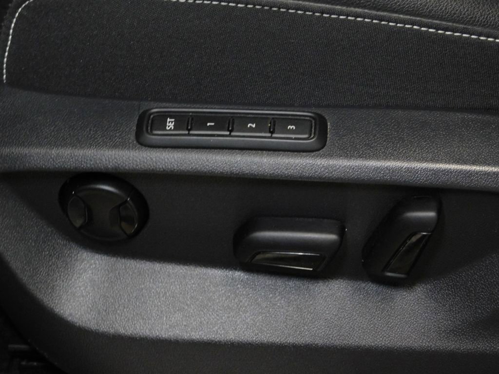 Used 2023 Volkswagen Atlas Cross Sport SEL Premium R-Line image 33