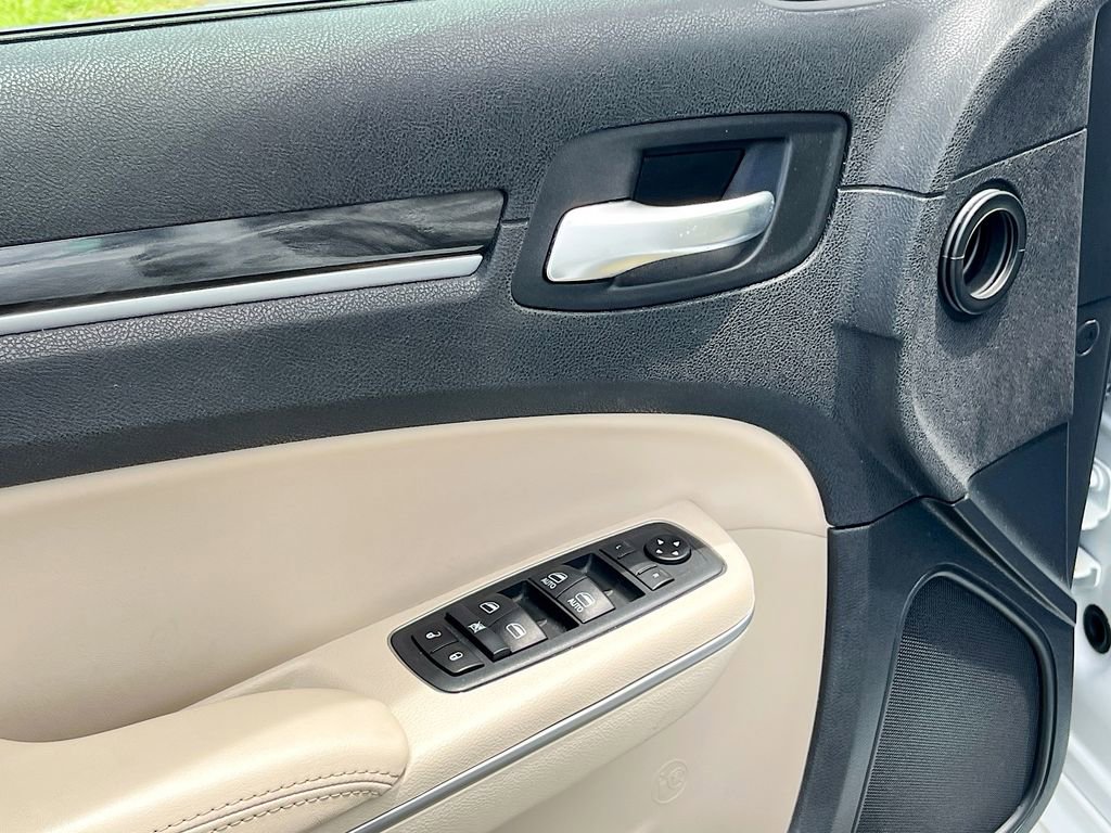 Used 2019 Chrysler 300 Touring w/ Driver Convenience Group RWD image 17
