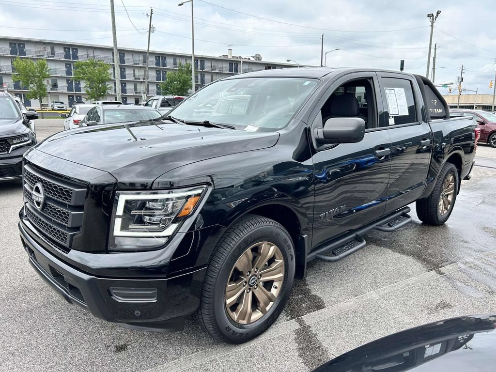 Used 2024 Nissan Titan SV w/ SV Bronze Edition Package RWD image 5