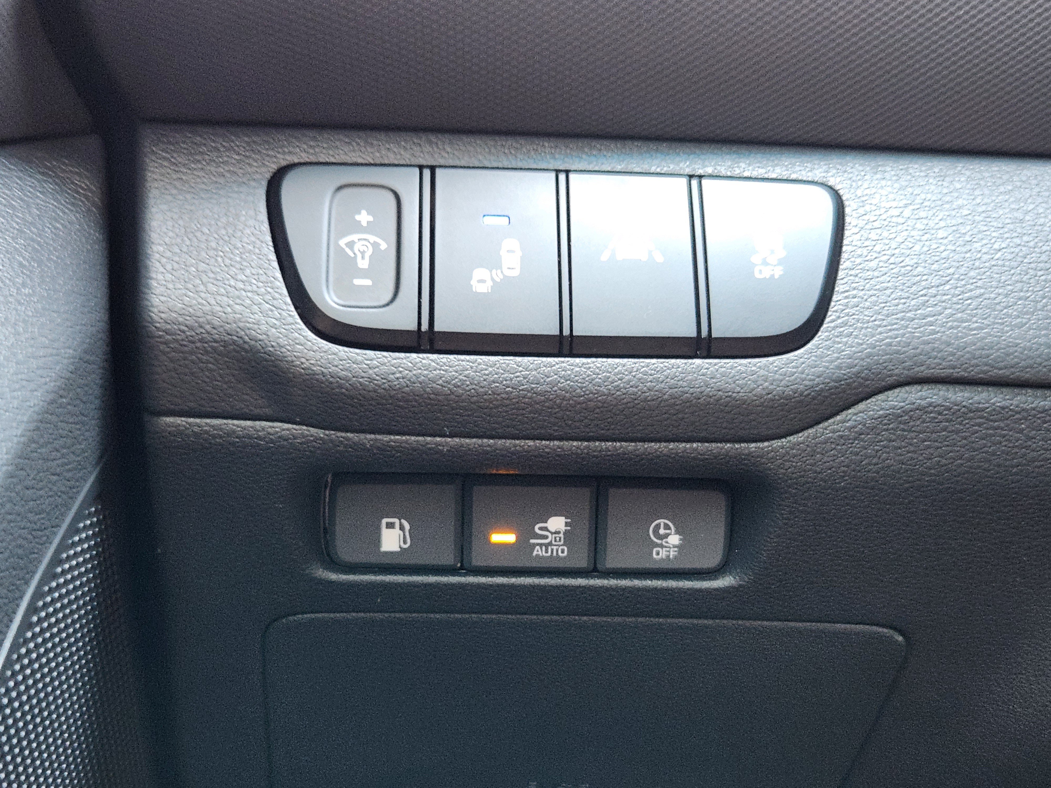 Used 2022 Hyundai Ioniq Limited FWD image 19