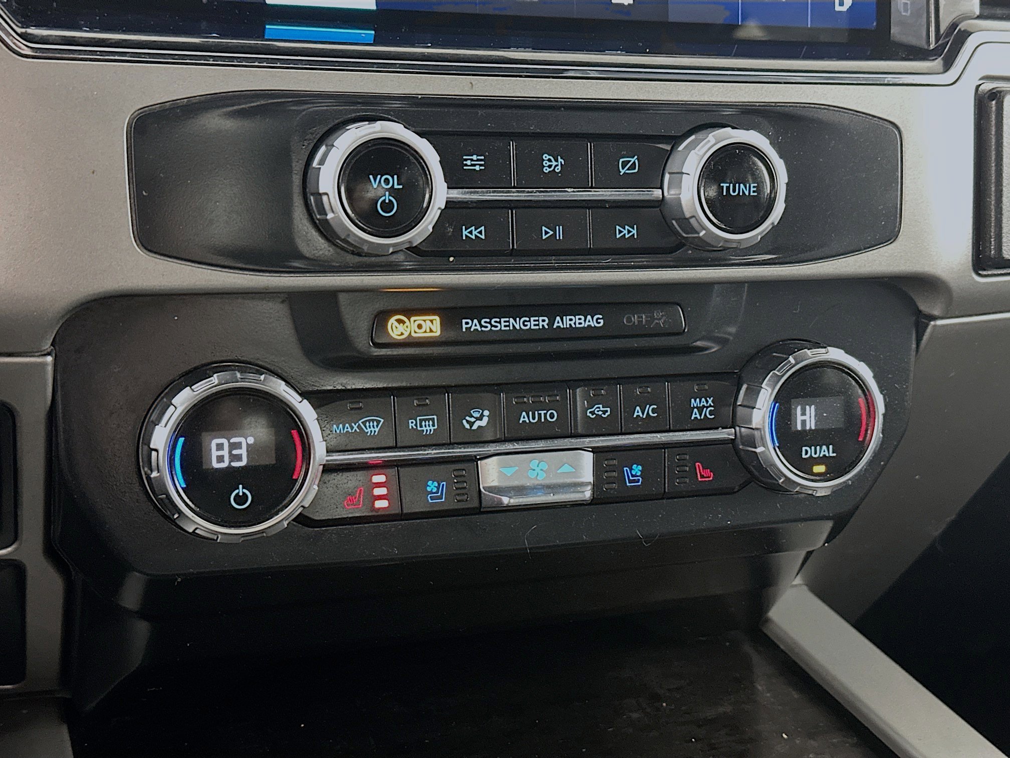 Used 2022 Ford F250 Lariat w/ Black Appearance Package image 16