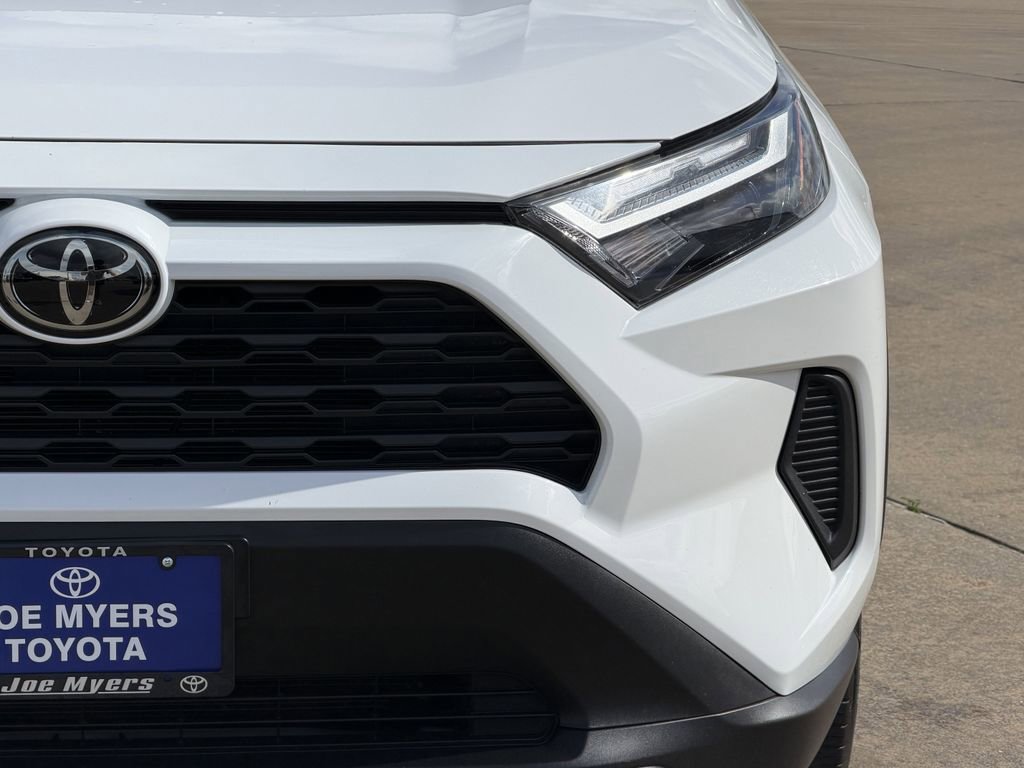 Used 2025 Toyota RAV4 XLE FWD image 4