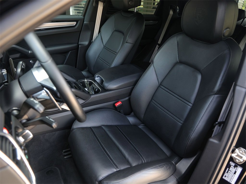 Certified 2023 Porsche Cayenne Platinum Edition image 5
