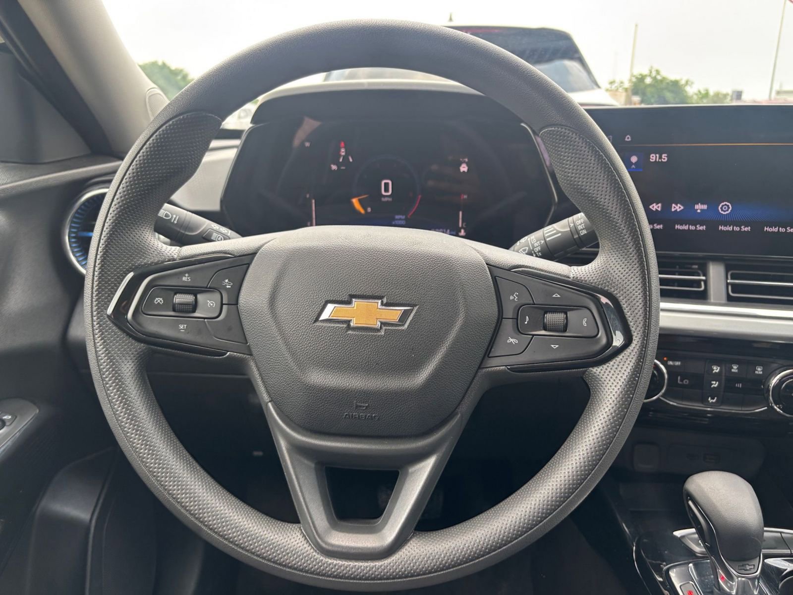 Used 2025 Chevrolet Trax LT FWD image 27