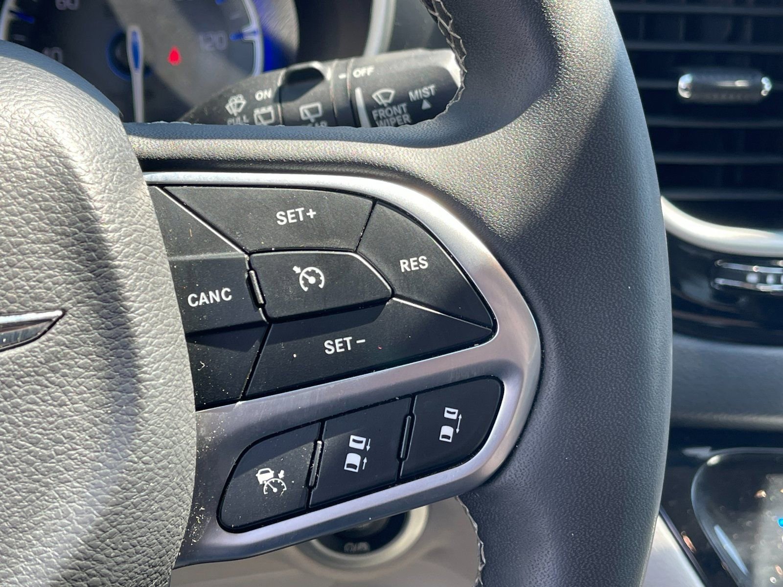 Used 2024 Chrysler Pacifica Touring-L image 28