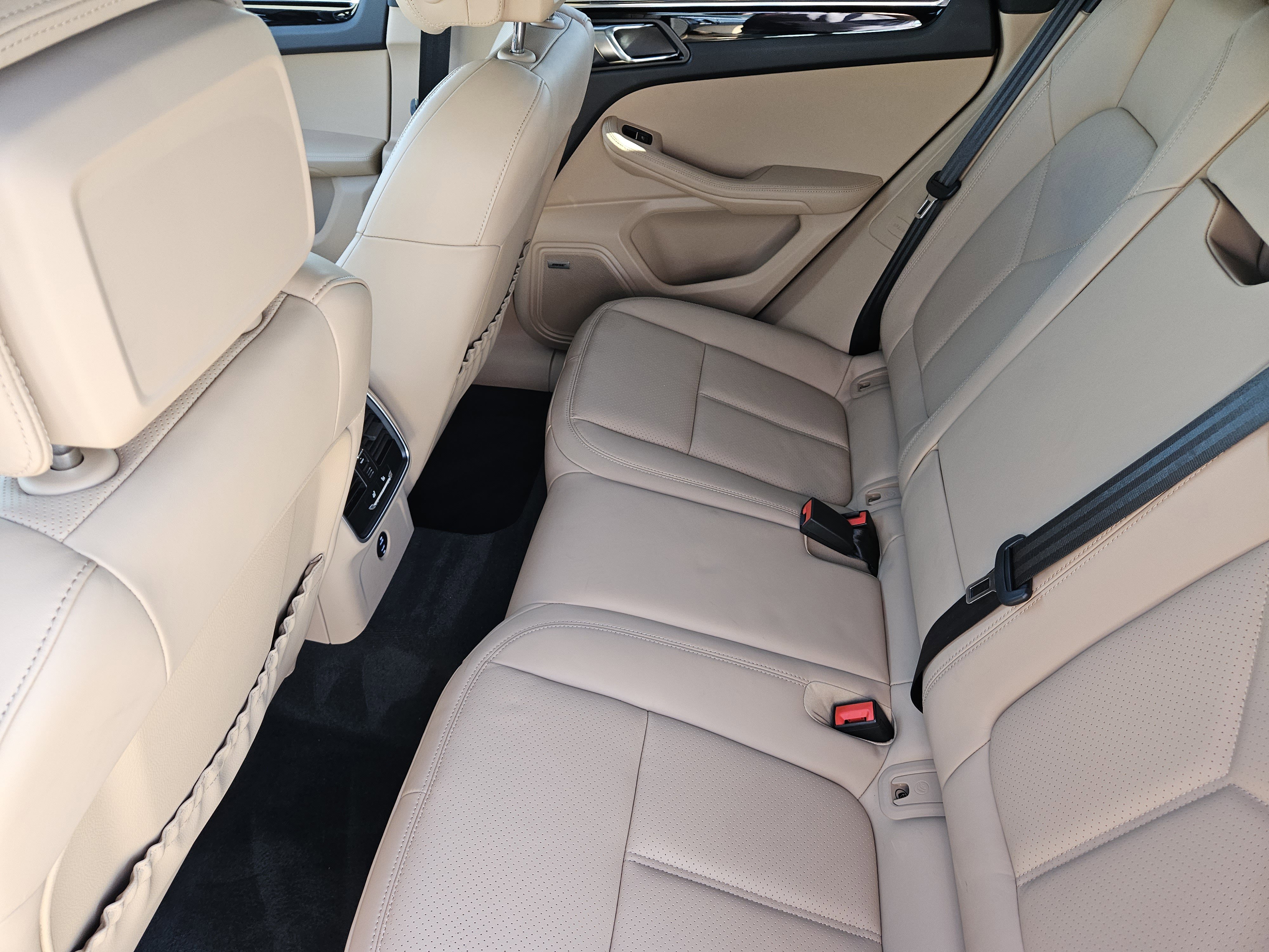 Certified 2026 Porsche Macan image 28