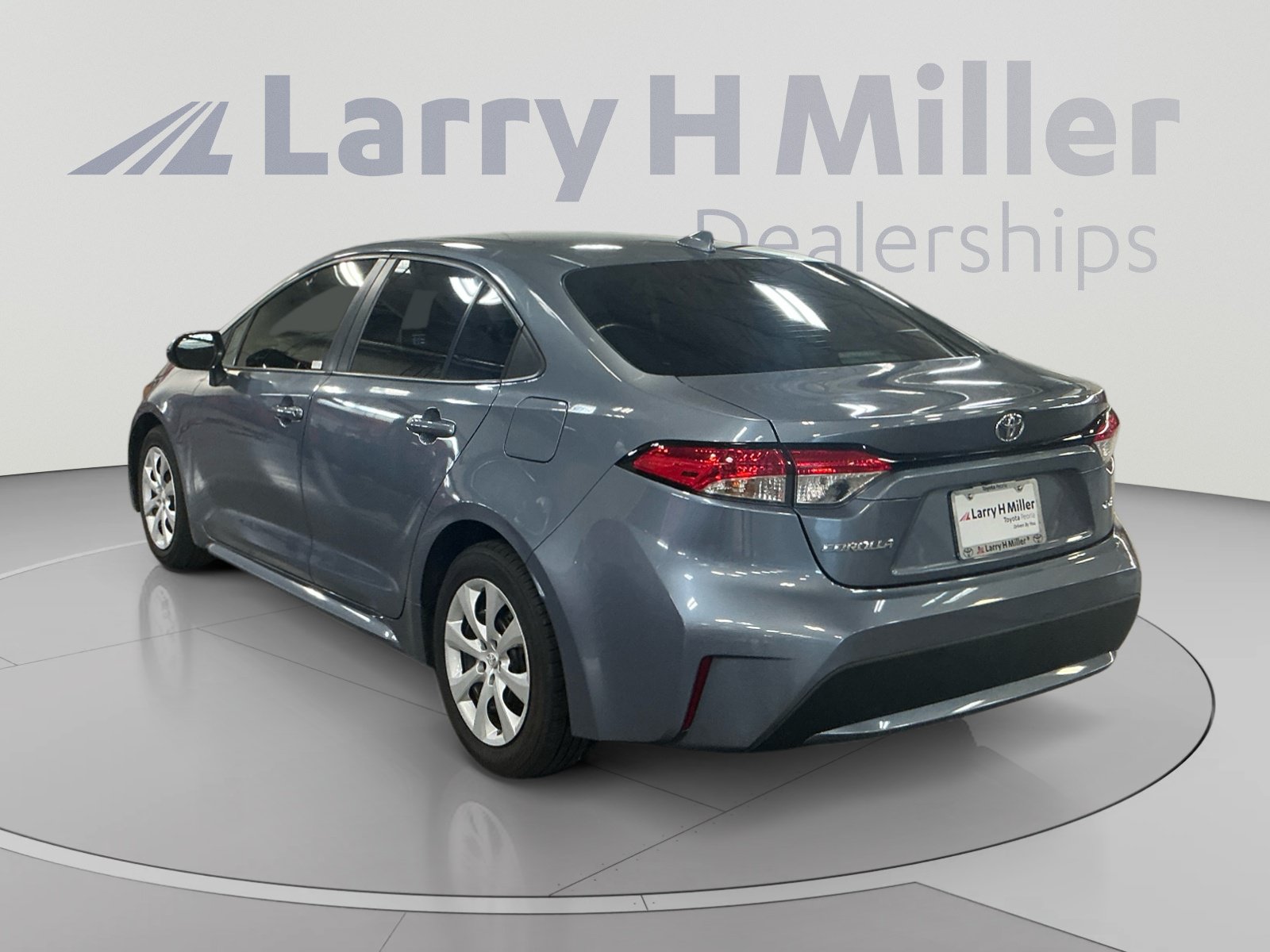 Used 2020 Toyota Corolla LE w/ Carpet Mat Package (TMS) FWD image 3