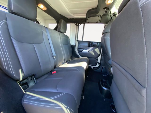 Used 2017 Jeep Wrangler Unlimited Rubicon w/ Cold Weather Group image 14