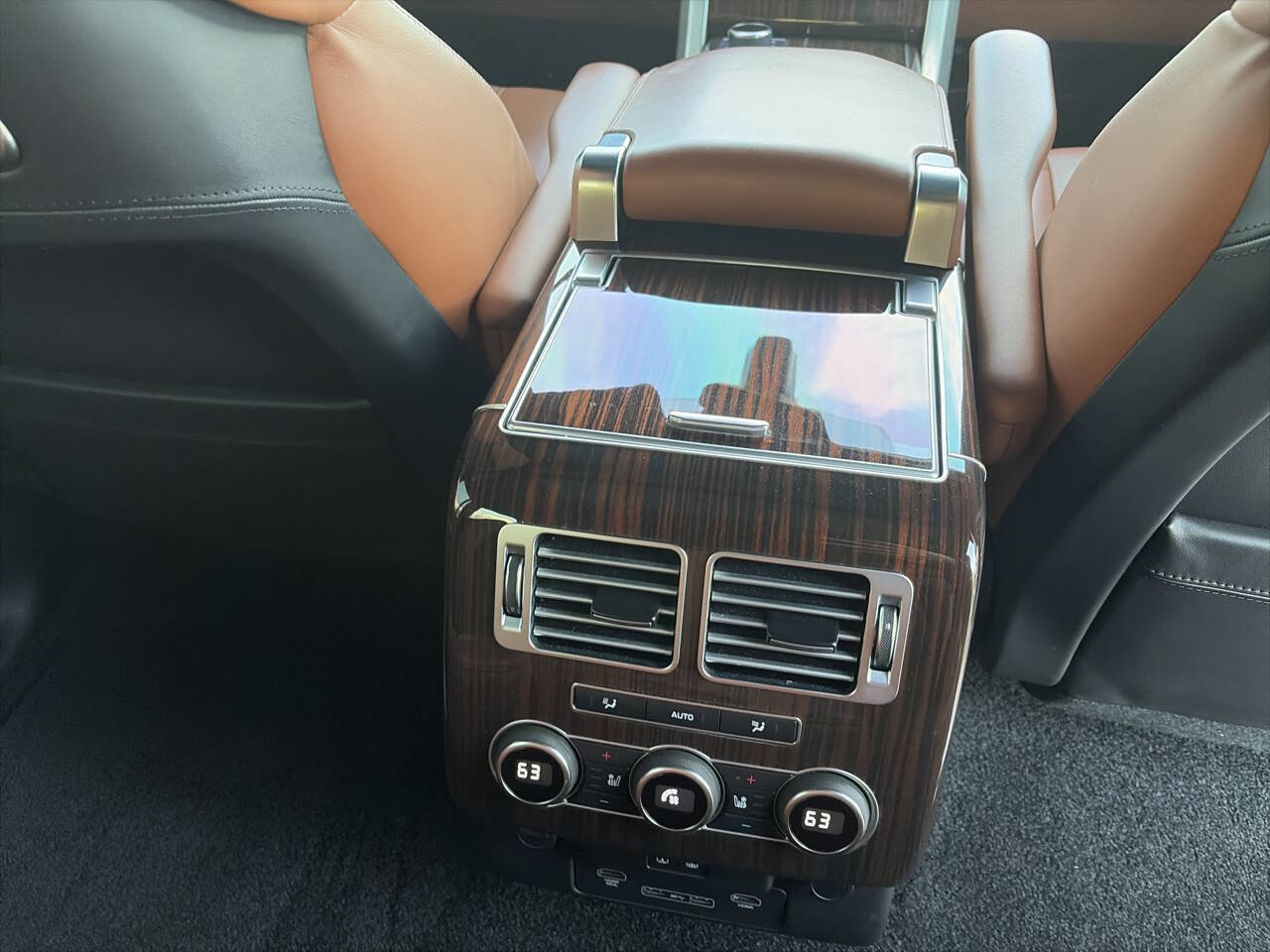 Used 2017 Land Rover Range Rover Long Wheelbase Autobiography image 21