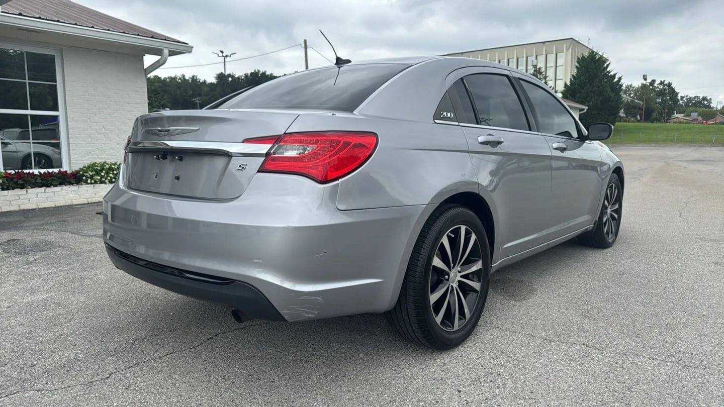 Used 2013 Chrysler 200 Touring w/ S Exterior Appearance Pkg FWD image 5