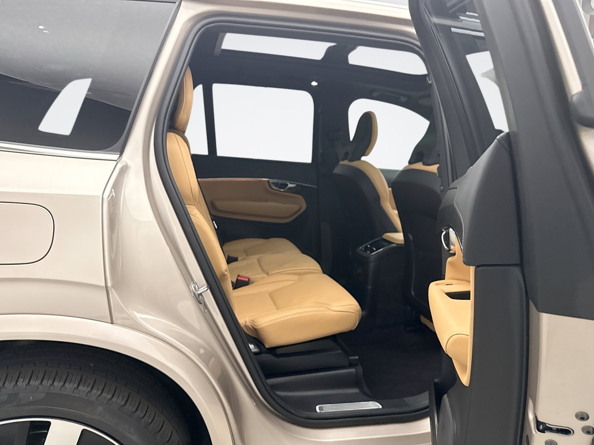 Used 2024 Volvo XC90 T8 Ultimate w/ Protection Package AWD/4WD image 20