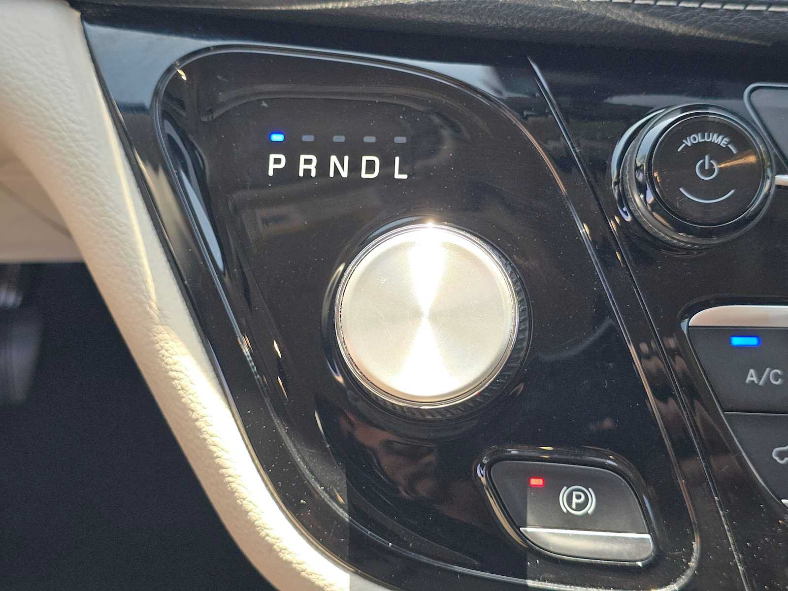 Used 2023 Chrysler Pacifica Touring-L FWD image 32