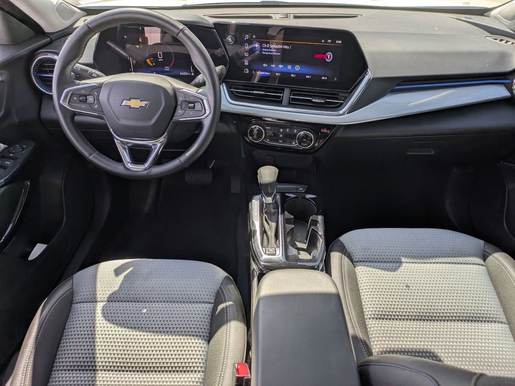Used 2025 Chevrolet Trax LT w/ LT Convenience Package FWD image 25