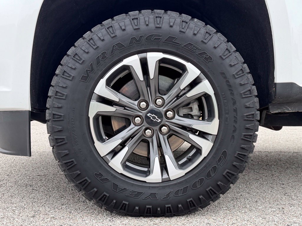Used 2022 Chevrolet Colorado Z71 AWD/4WD image 11