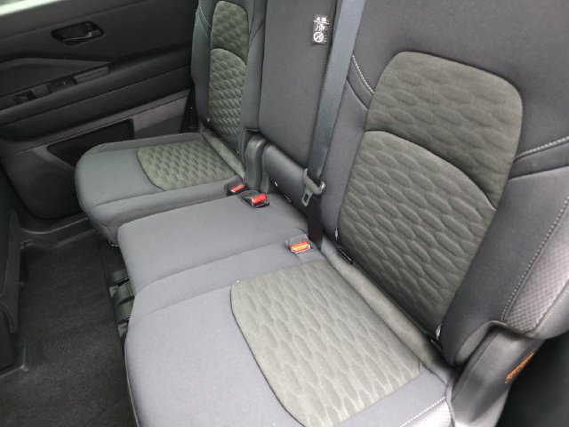 New 2026 Nissan Pathfinder SV w/ SV Premium Package FWD image 18