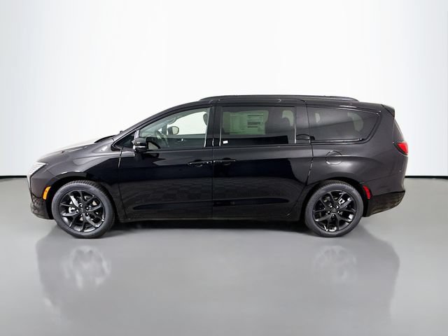 New 2027 Chrysler Pacifica Limited FWD image 4