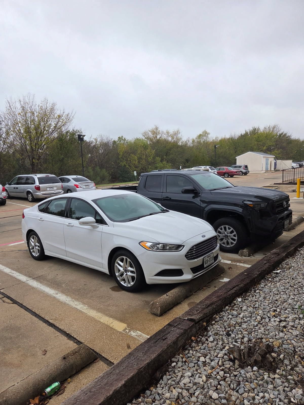 Used 2013 Ford Fusion SE FWD image 4