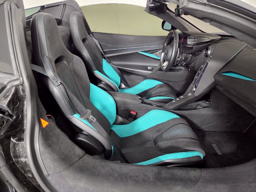 Used 2024 McLaren 750S Spider RWD image 31