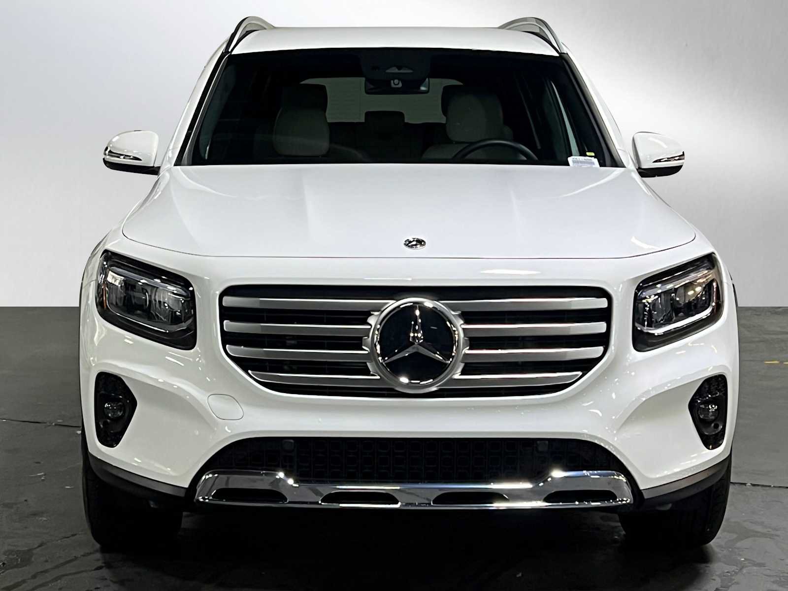 Used 2025 Mercedes-Benz GLB 250 4MATIC image 9