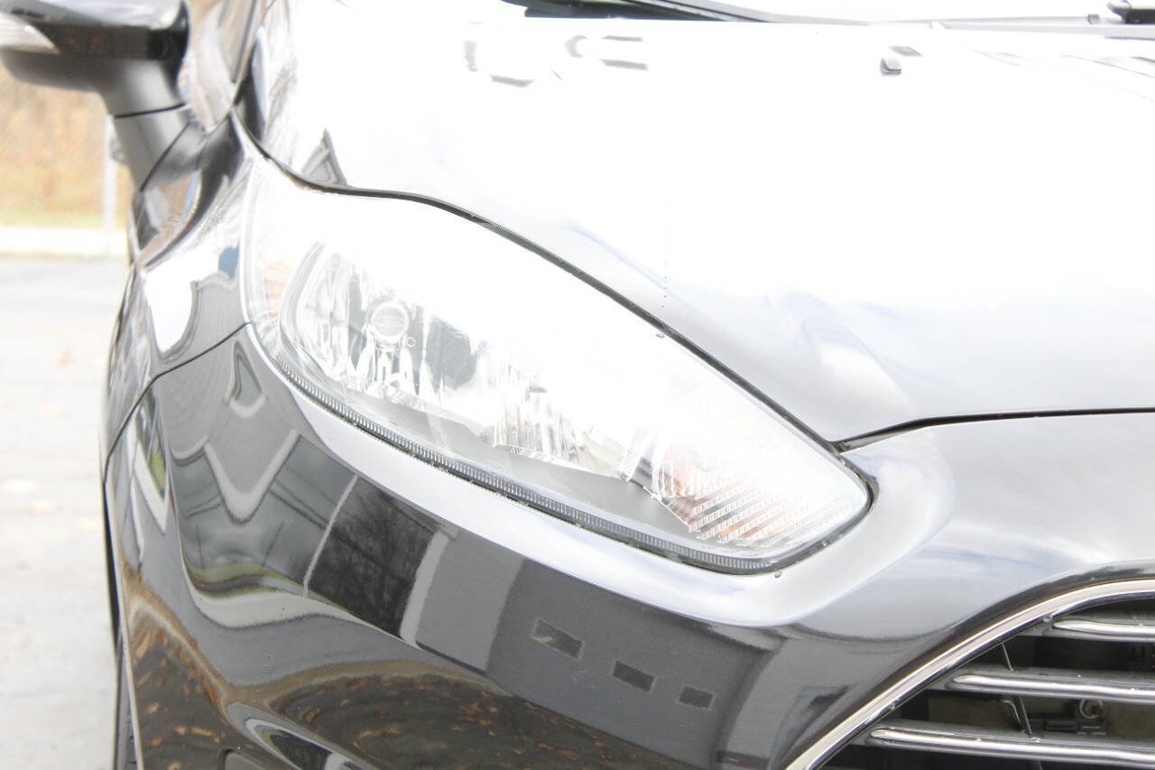 Used 2015 Ford Fiesta SE image 14