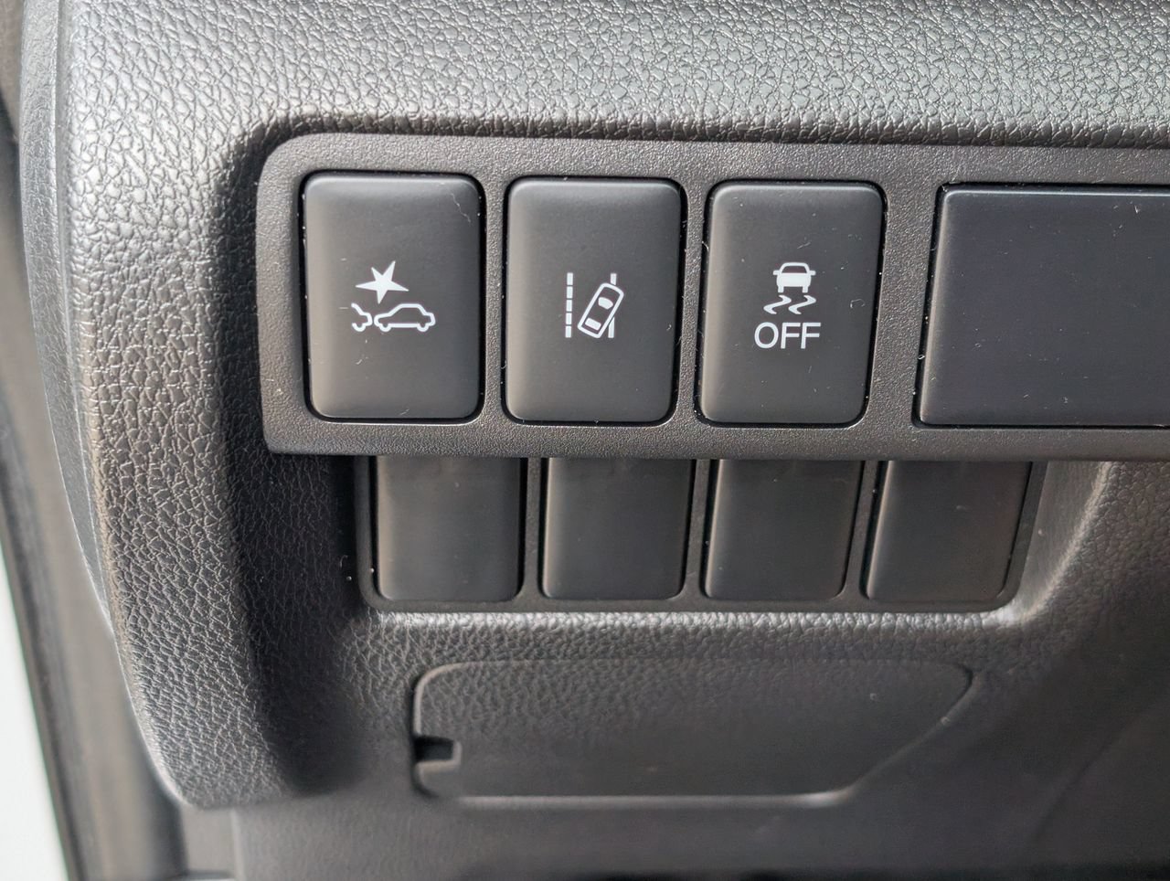 Used 2022 Mitsubishi Eclipse Cross LE AWD/4WD image 24