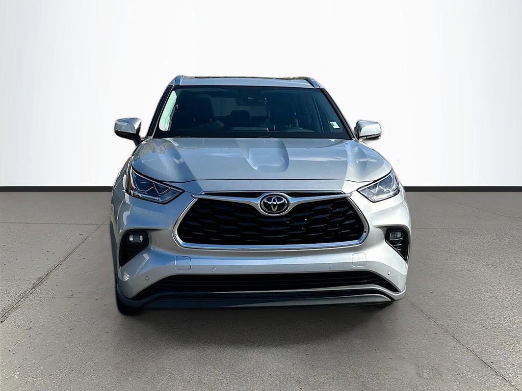 Used 2020 Toyota Highlander Limited image 2