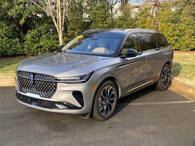 Used 2024 Lincoln Nautilus Reserve w/ Equipment Group 203A image 3