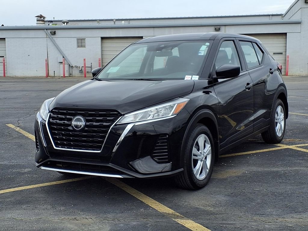 Certified 2025 Nissan Kicks Play S image 2