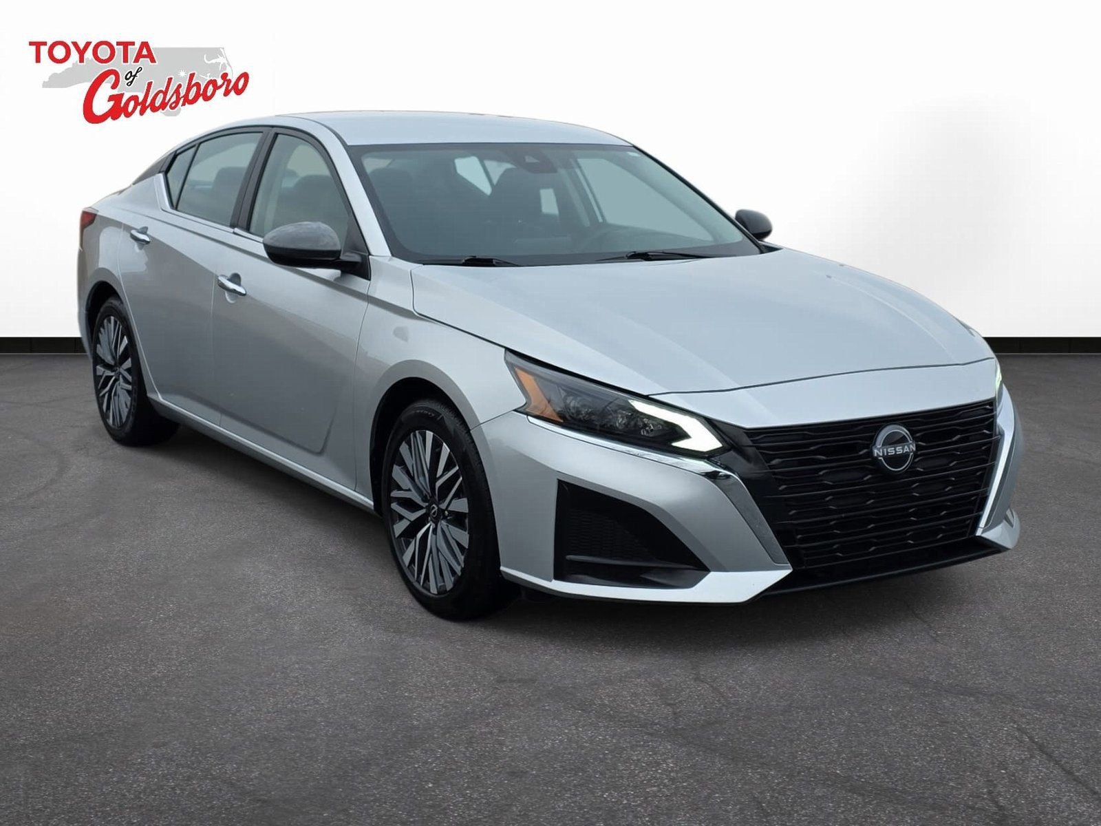 Used 2024 Nissan Altima 2.5 SV image 3