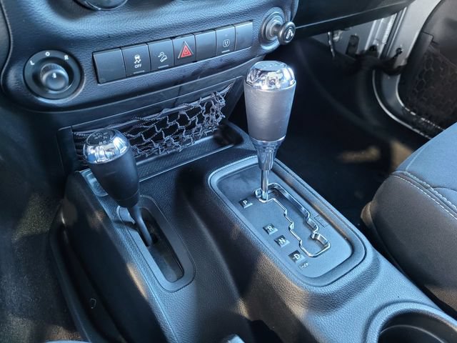 Used 2015 Jeep Wrangler Sahara w/ Connectivity Group AWD/4WD image 9