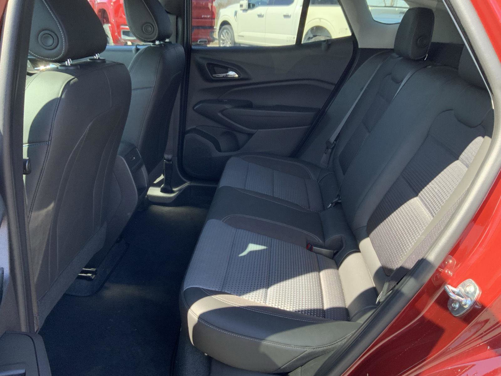 Used 2025 Chevrolet Trax LT w/ LT Convenience Package image 51