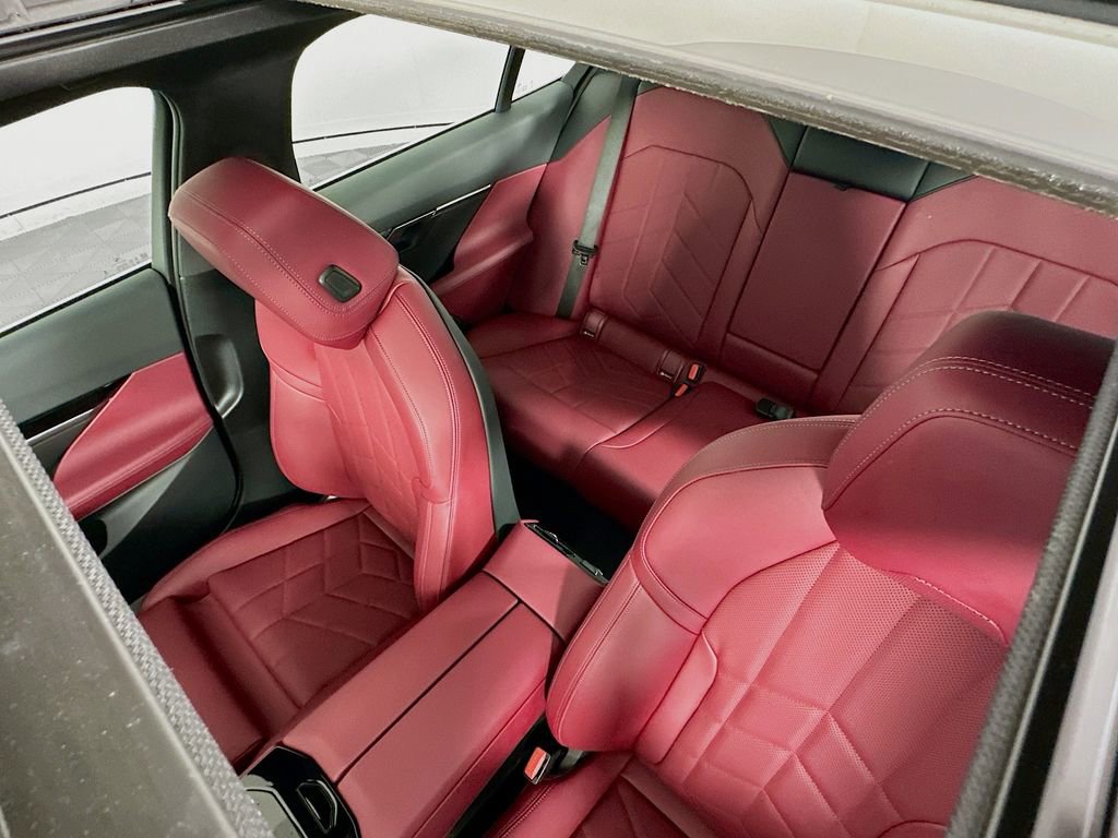 Used 2025 BMW 530i w/ Premium Package image 22